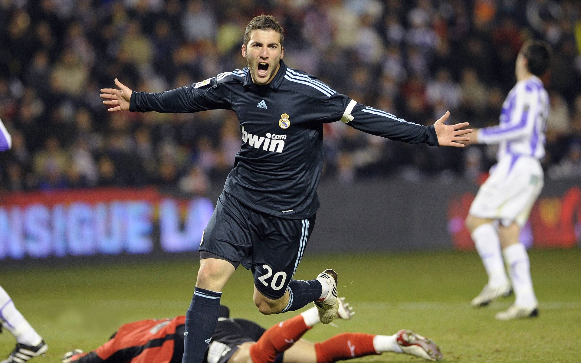 沃尔夫斯堡签下新后卫，加强防线防守能力，沃尔夫斯堡最新阵容