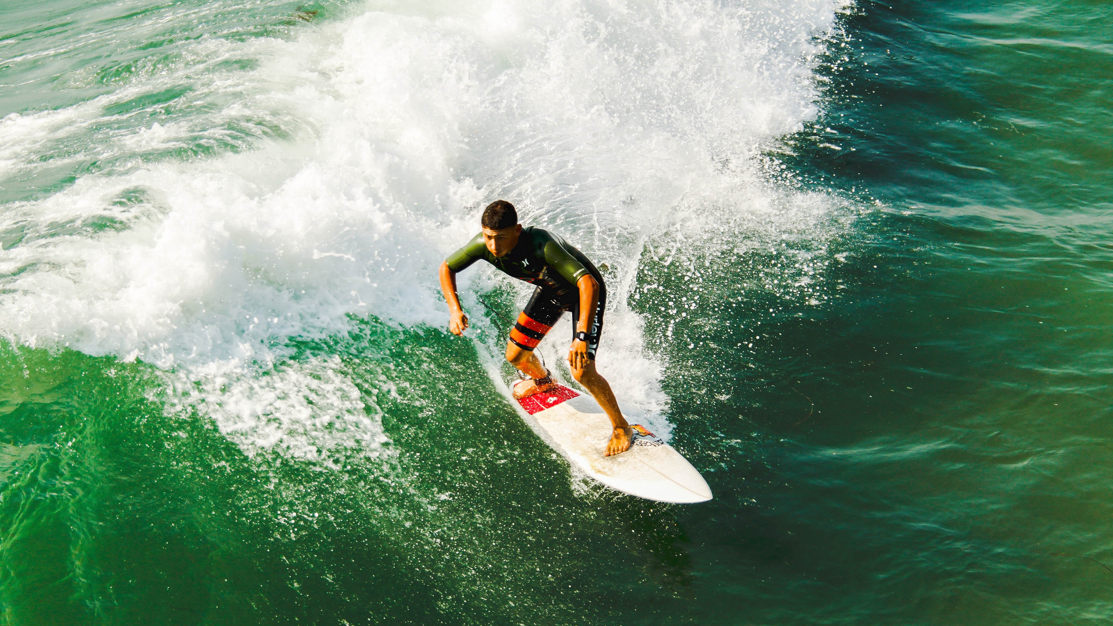 男泳小将初登赛场即夺牌，男子游泳队最帅