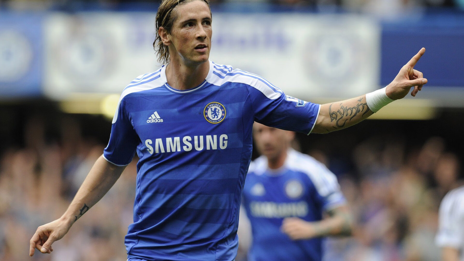 湖人内线球员频频抢板打乱对手节奏,湖人内扛